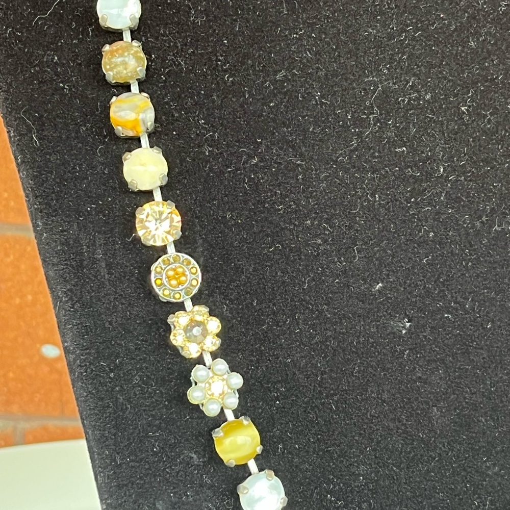 AMARO Designer Tennis Necklace With Flowers, Faceted Crystal And Natural Stones - Picture 7 of 9